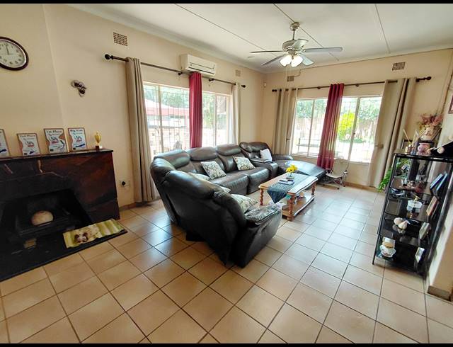 3 BEDROOM FREESTANDING FOR SALE IN MOREGLOED